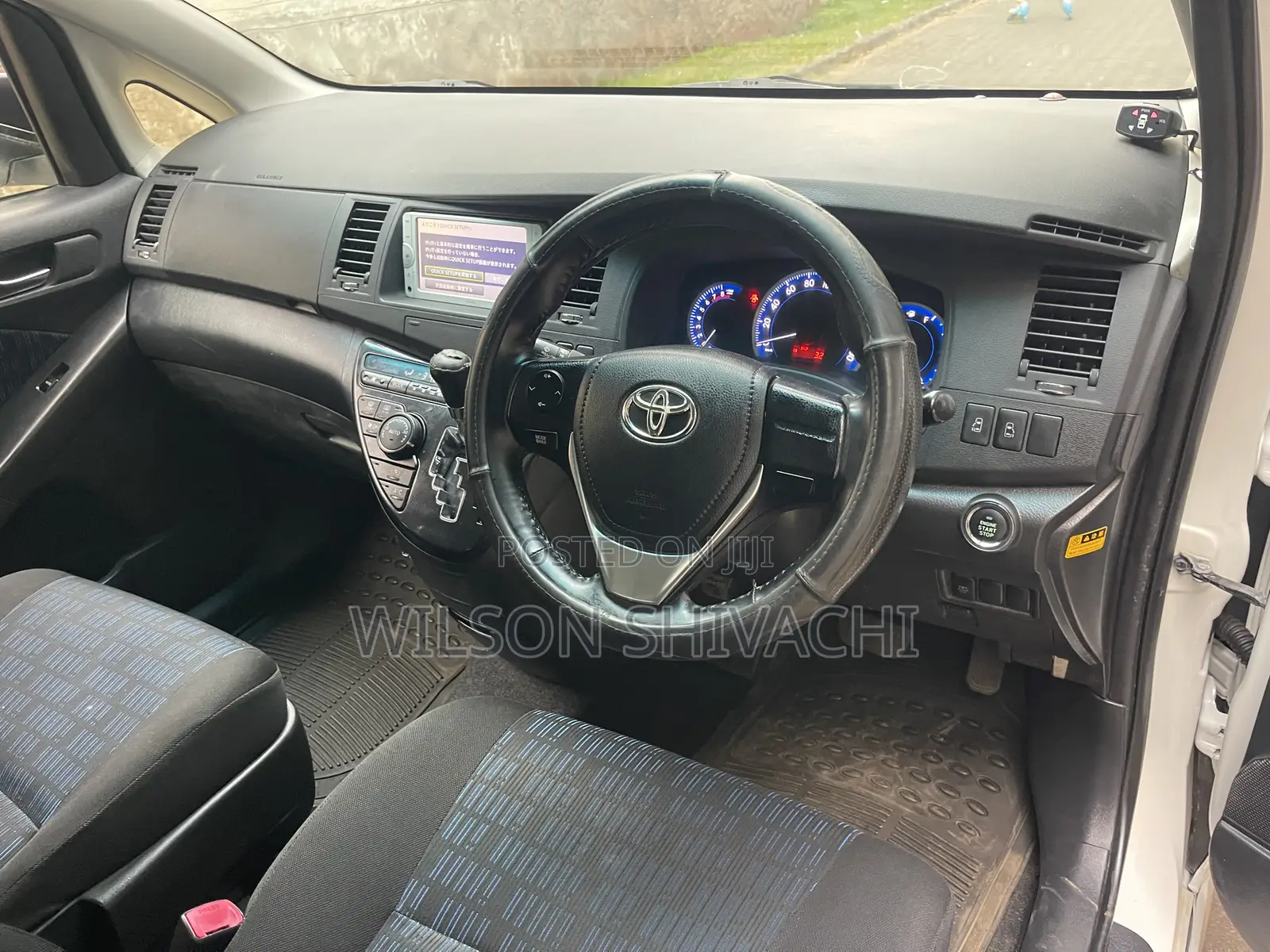 Toyota ISIS 2014 White
