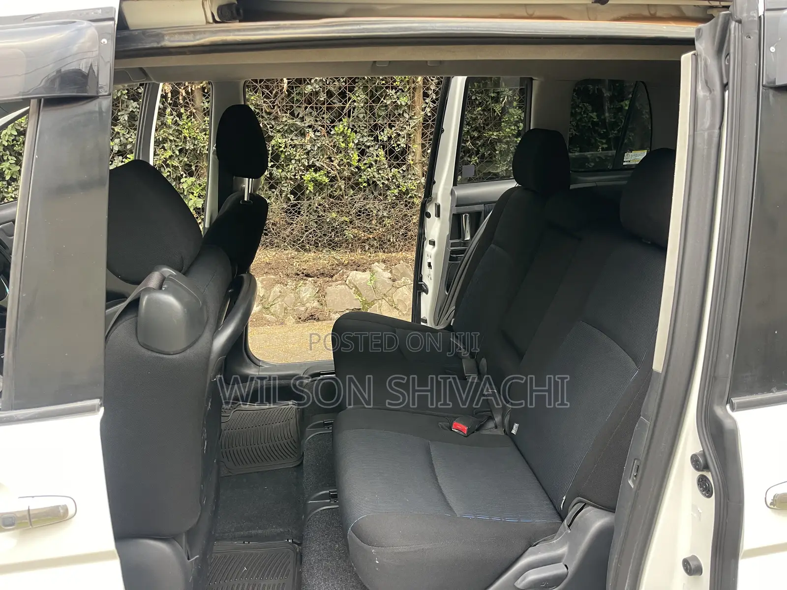 Toyota ISIS 2014 White
