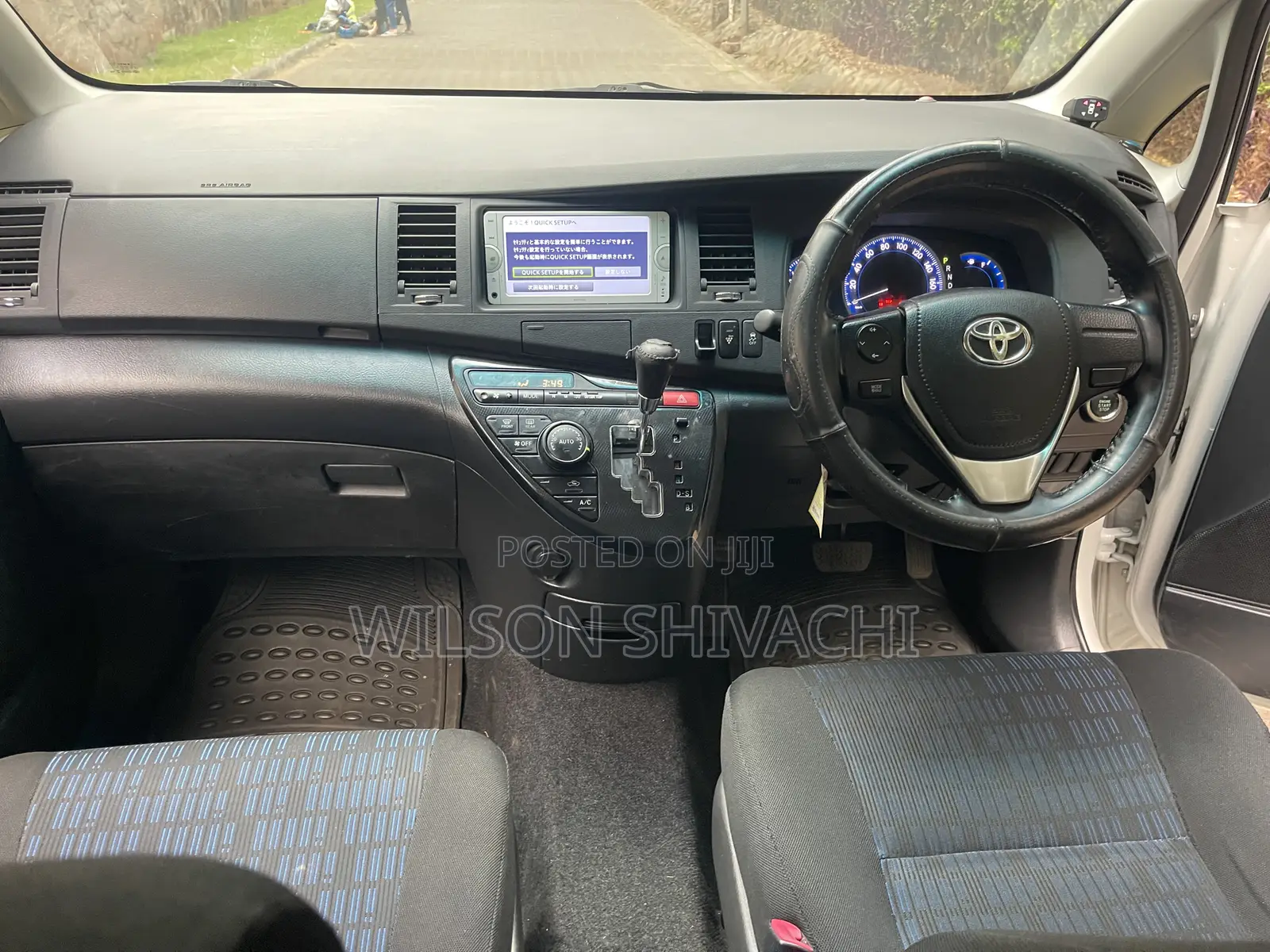 Toyota ISIS 2014 White