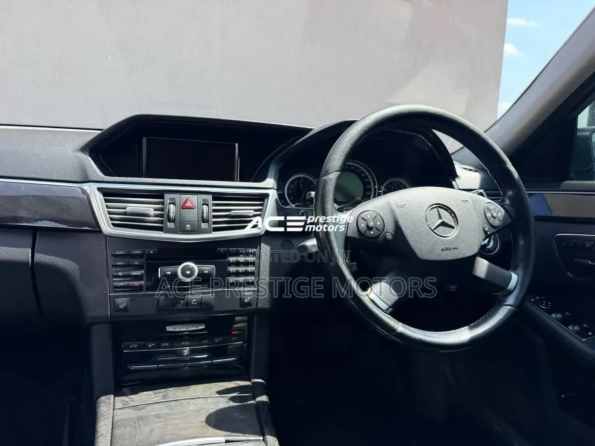 Mercedes-Benz E300 2010 Gray