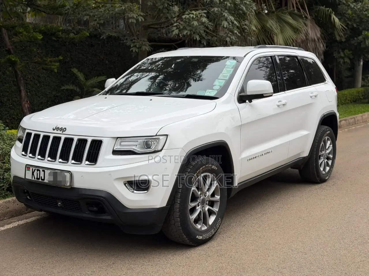 Jeep Grand Cherokee Laredo 4dr SUV 4WD (3.6L 6cyl 8A) 2015 White