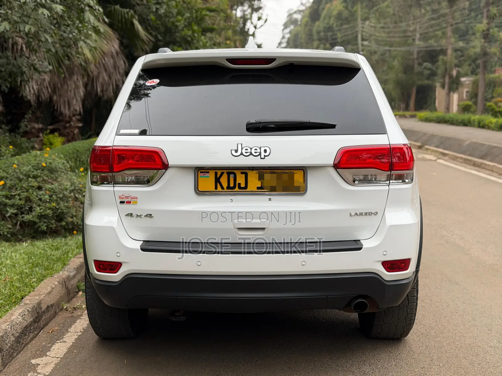 Jeep Grand Cherokee Laredo 4dr SUV 4WD (3.6L 6cyl 8A) 2015 White