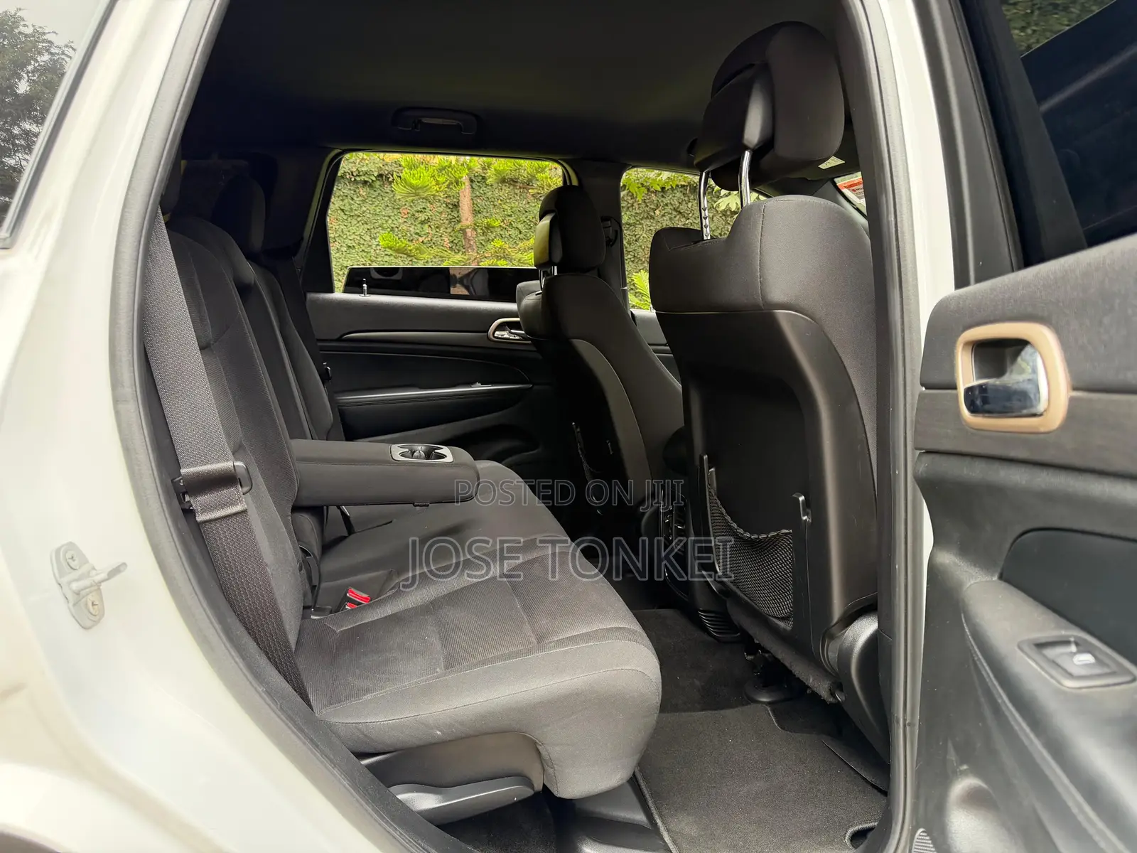 Jeep Grand Cherokee Laredo 4dr SUV 4WD (3.6L 6cyl 8A) 2015 White