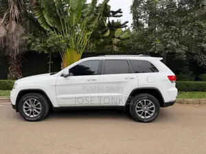 Jeep Grand Cherokee Laredo 4dr SUV 4WD (3.6L 6cyl 8A) 2015 White