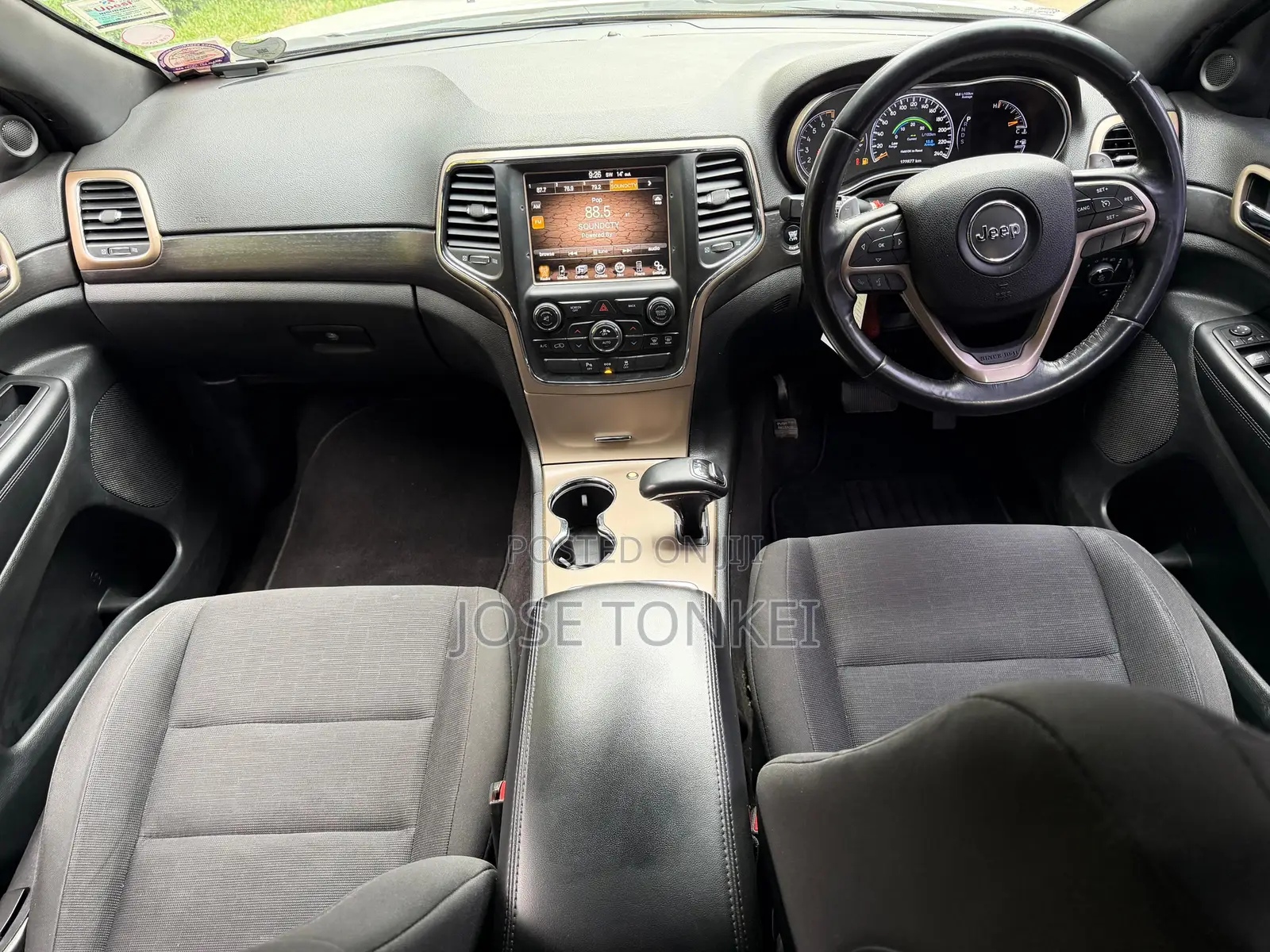 Jeep Grand Cherokee Laredo 4dr SUV 4WD (3.6L 6cyl 8A) 2015 White
