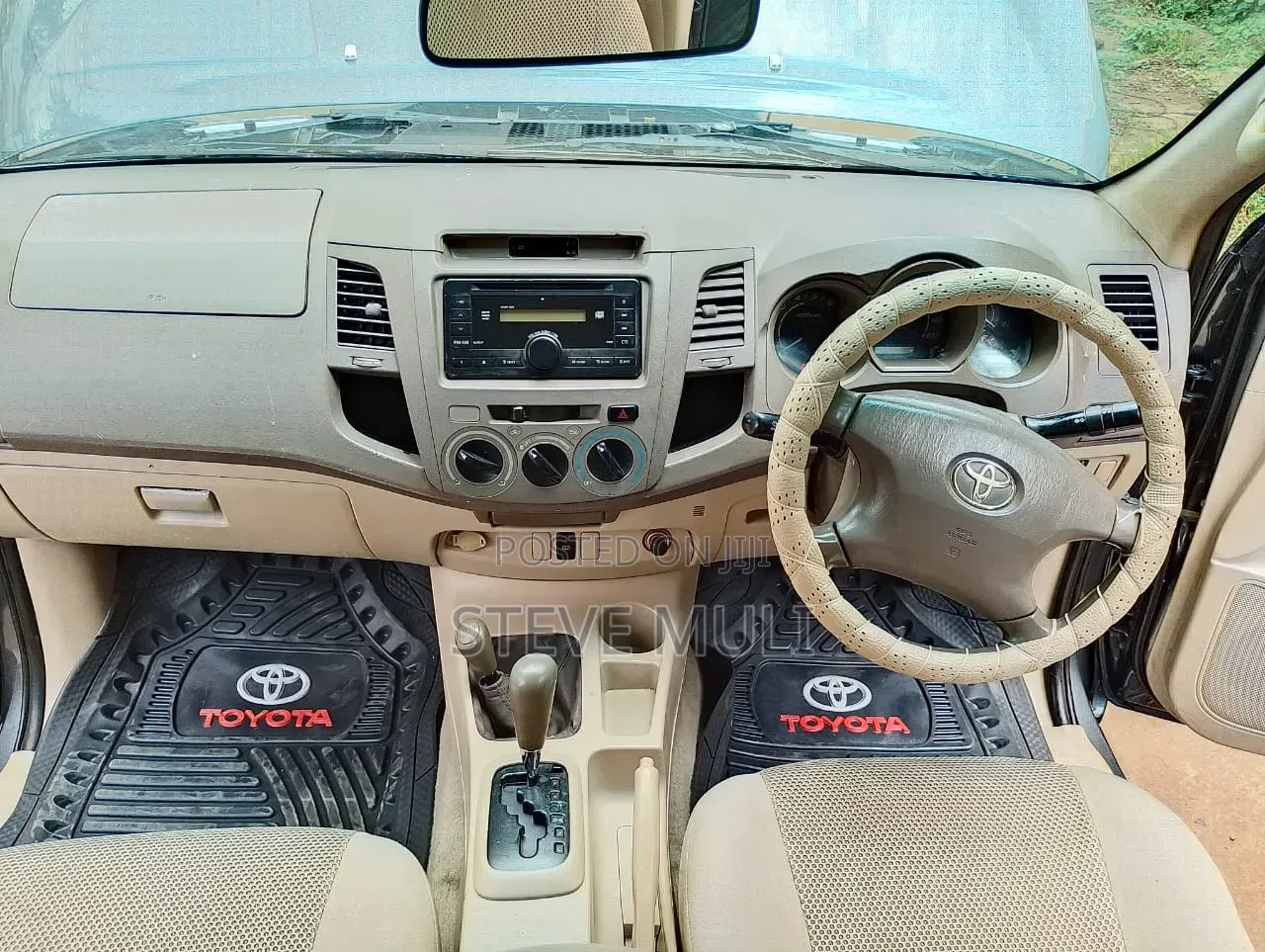 Toyota Hilux 2010 Gray