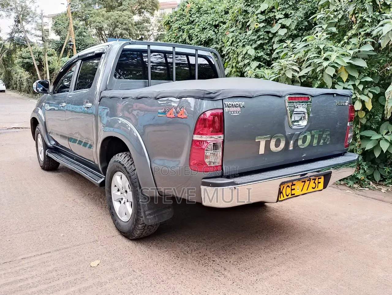 Toyota Hilux 2010 Gray
