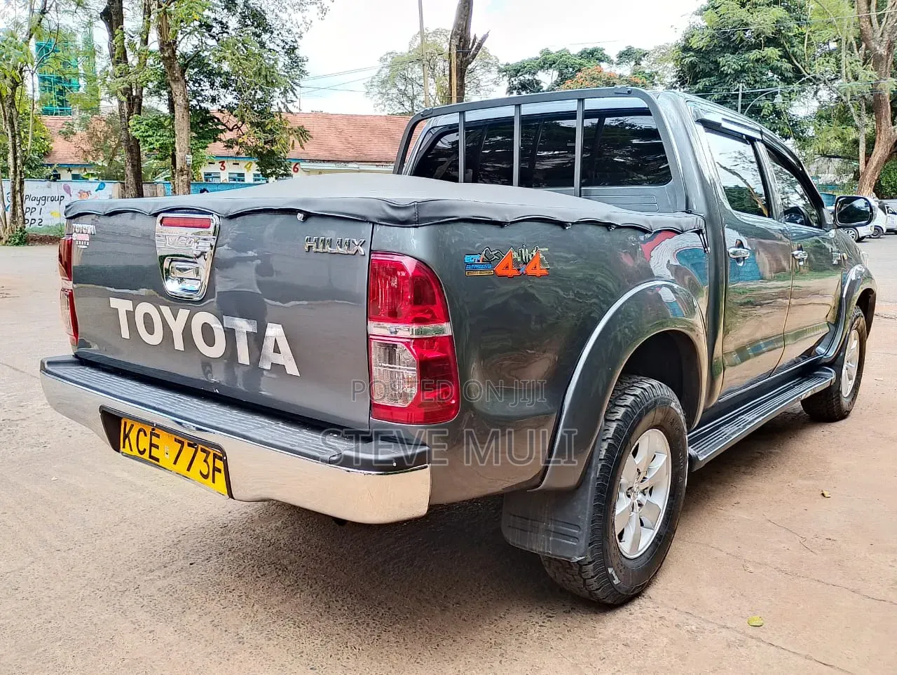 Toyota Hilux 2010 Gray