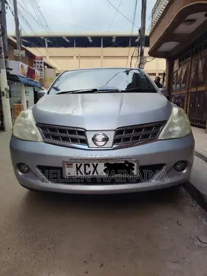 Nissan Tiida 2012 Silver