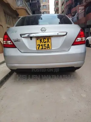 Nissan Tiida 2012 Silver