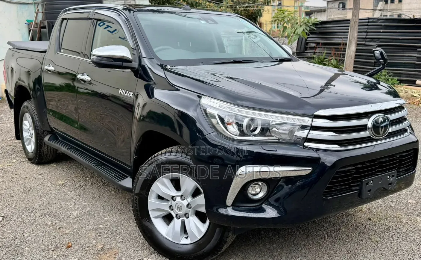 Toyota Hilux 2020 Matt Black