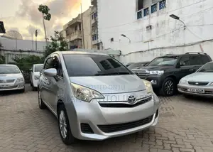 Toyota Ractis 1.3 FWD 2013 Silver