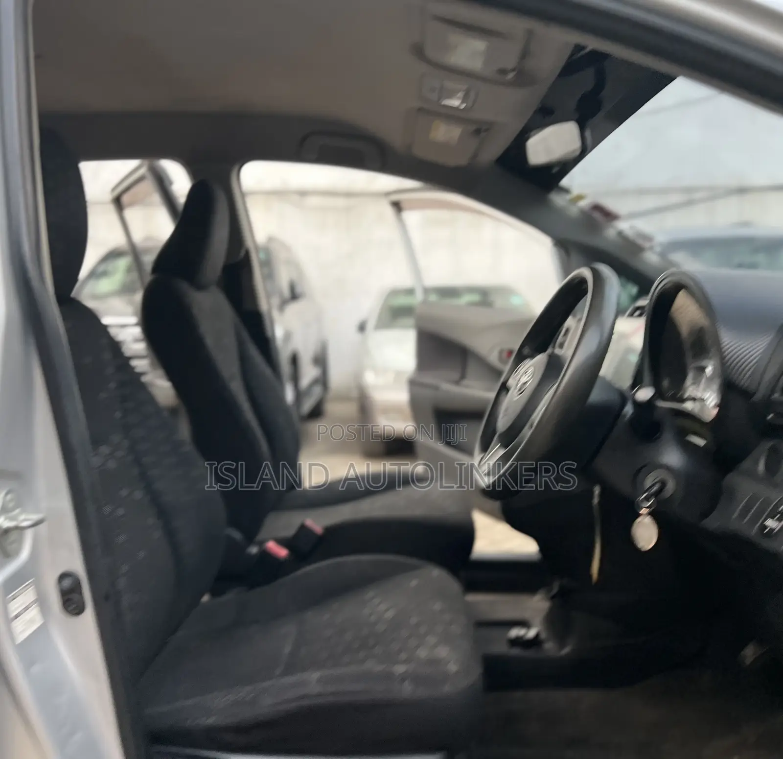 Toyota Ractis 1.3 FWD 2013 Silver