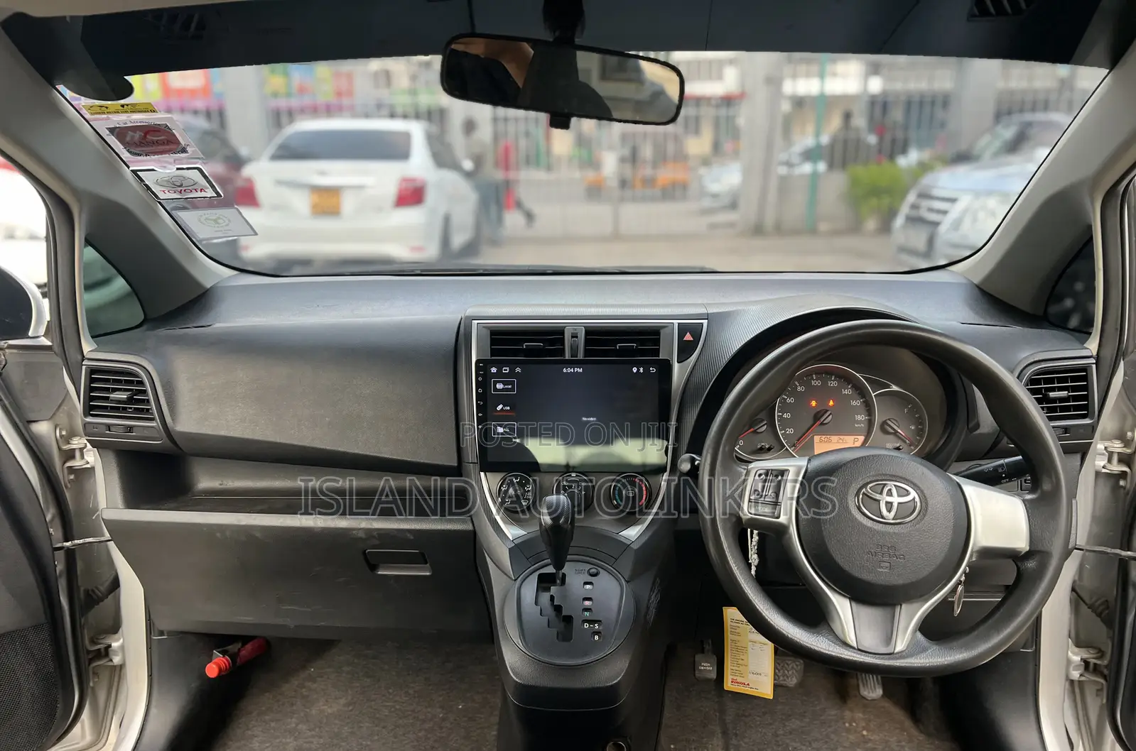 Toyota Ractis 1.3 FWD 2013 Silver