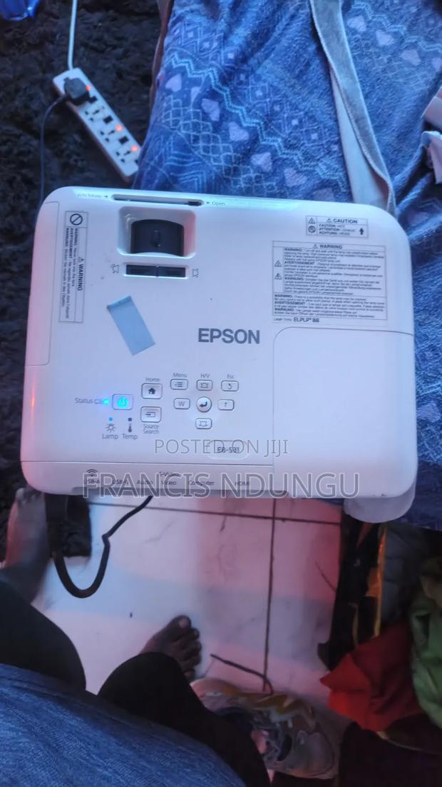 Epson EB-531 Projector - main view