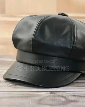New Trend Cape Black Leather Beret