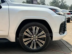 Lexus LX 600 2022 White