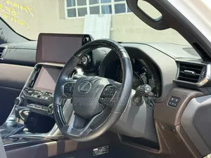 Lexus LX 600 2022 White