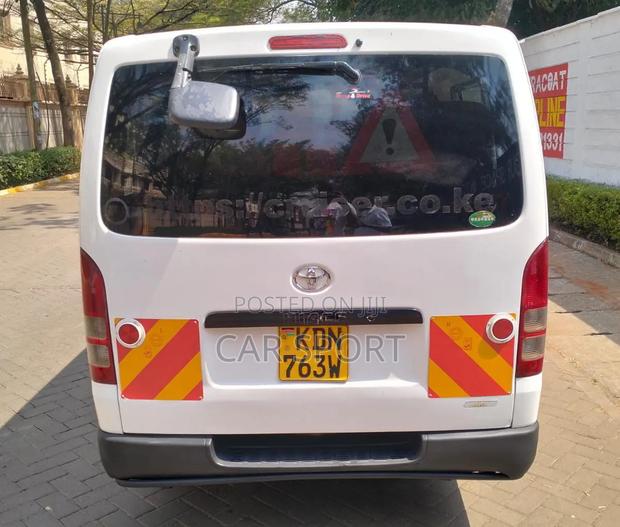 Toyota HiAce 2017 White - thumbnail 2