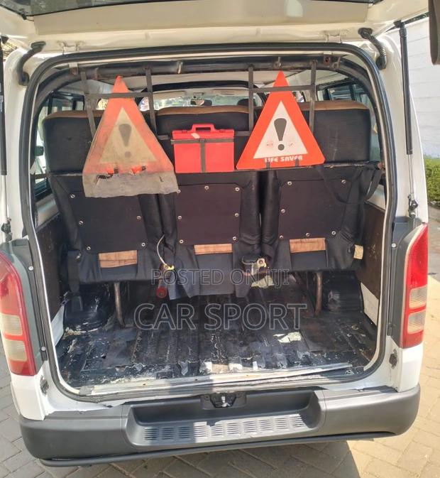 Toyota HiAce 2017 White - thumbnail 5