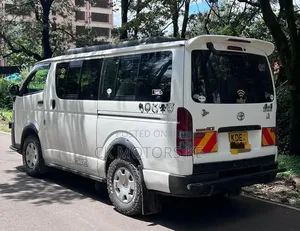 Toyota HiAce 2014 White