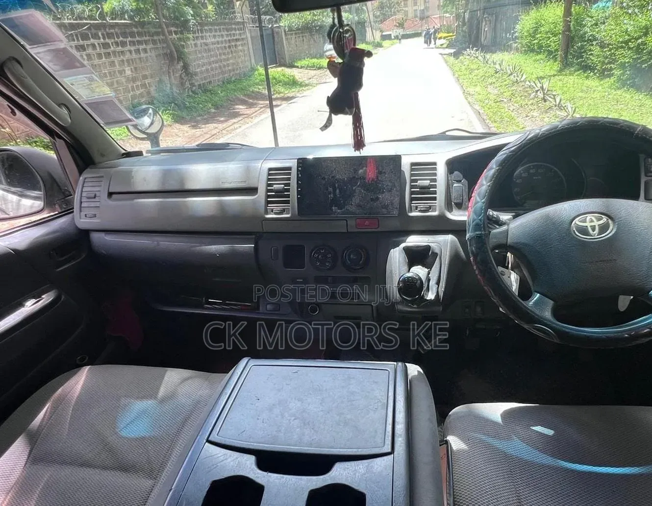 Toyota HiAce 2014 White