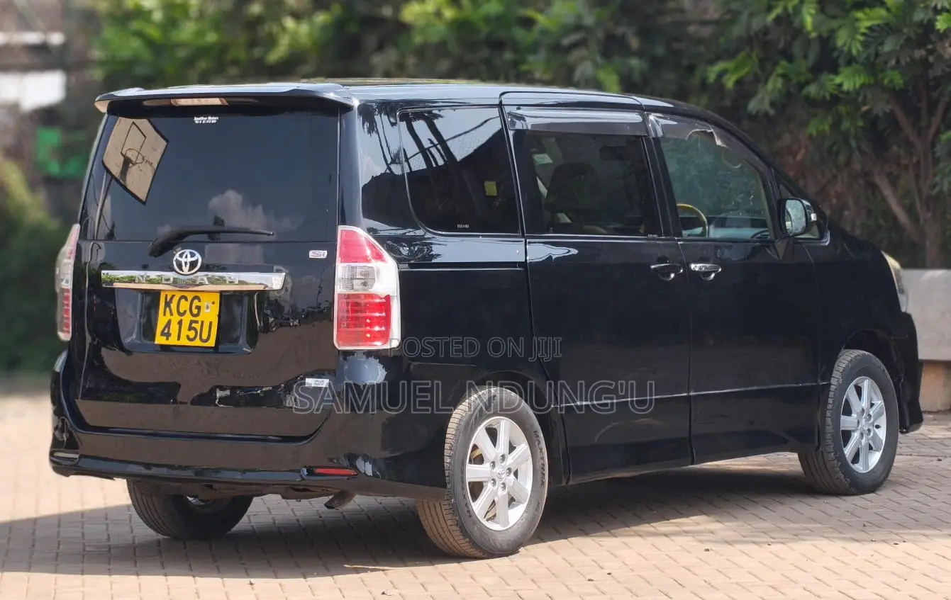 Toyota Noah 2008 Black