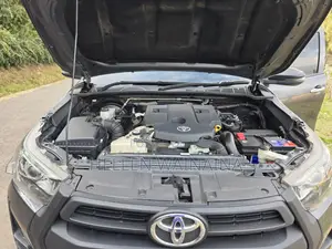 Toyota Hilux 2023 Gray