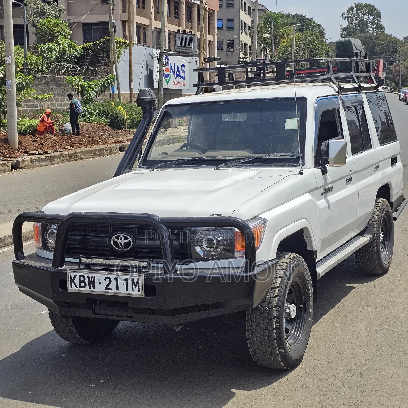 Toyota Land Cruiser 2011 White