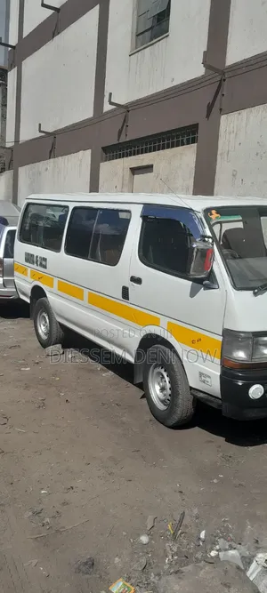 Toyota HiAce 2001 White