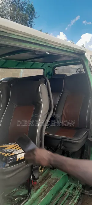 Toyota HiAce 2001 White