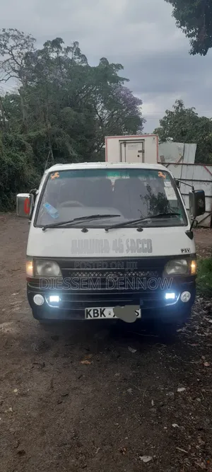 Toyota HiAce 2001 White