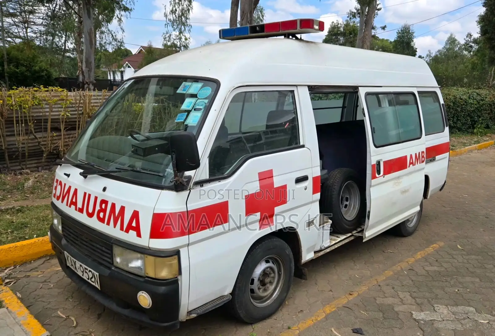 Nissan Caravan (Urvan) 2000 White