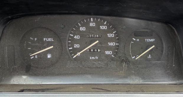 Nissan Caravan (Urvan) 2000 White - thumbnail 9