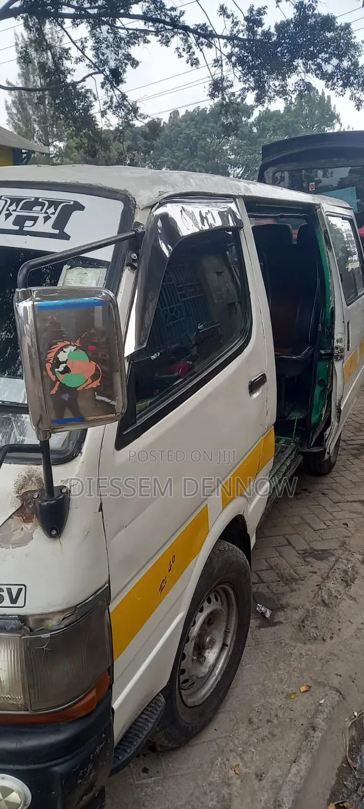 Toyota HiAce 2001 White