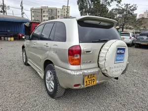 Toyota RAV4 2002 Gold