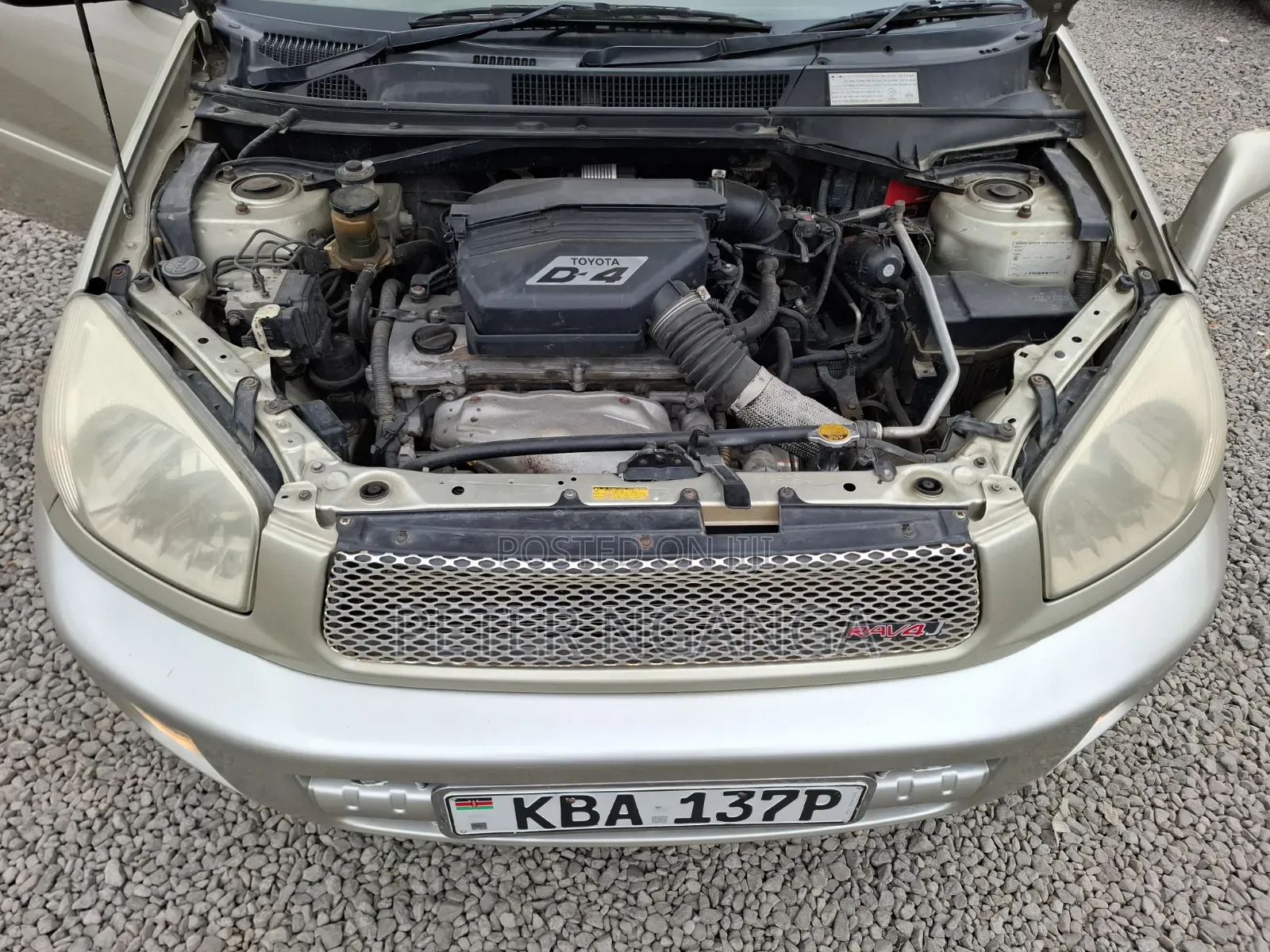 Toyota RAV4 2002 Gold
