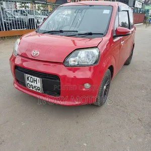 Toyota Porte 2015 Red