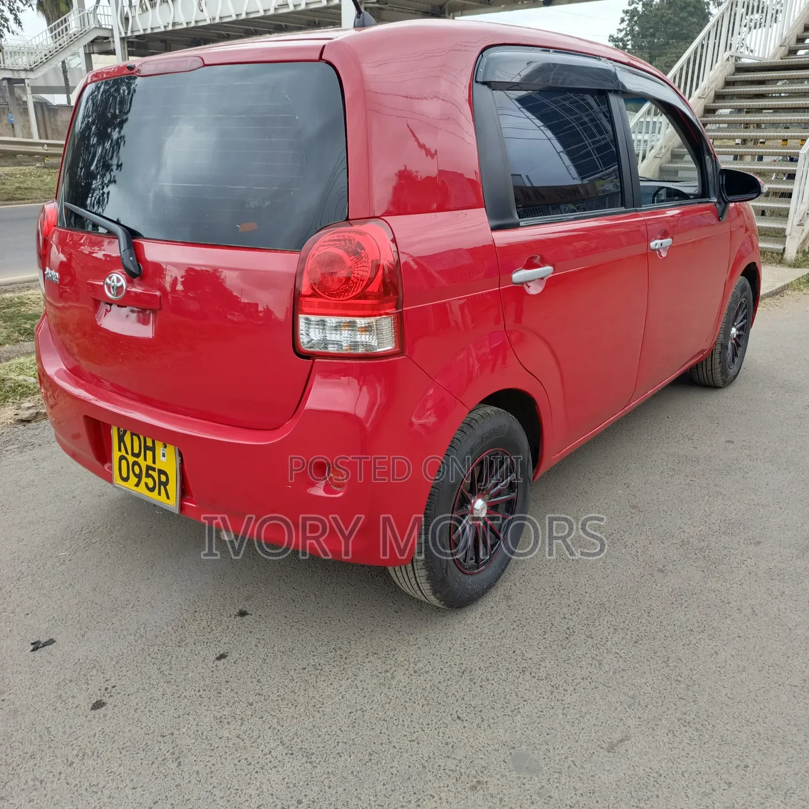 Toyota Porte 2015 Red