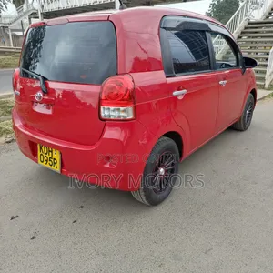 Toyota Porte 2015 Red