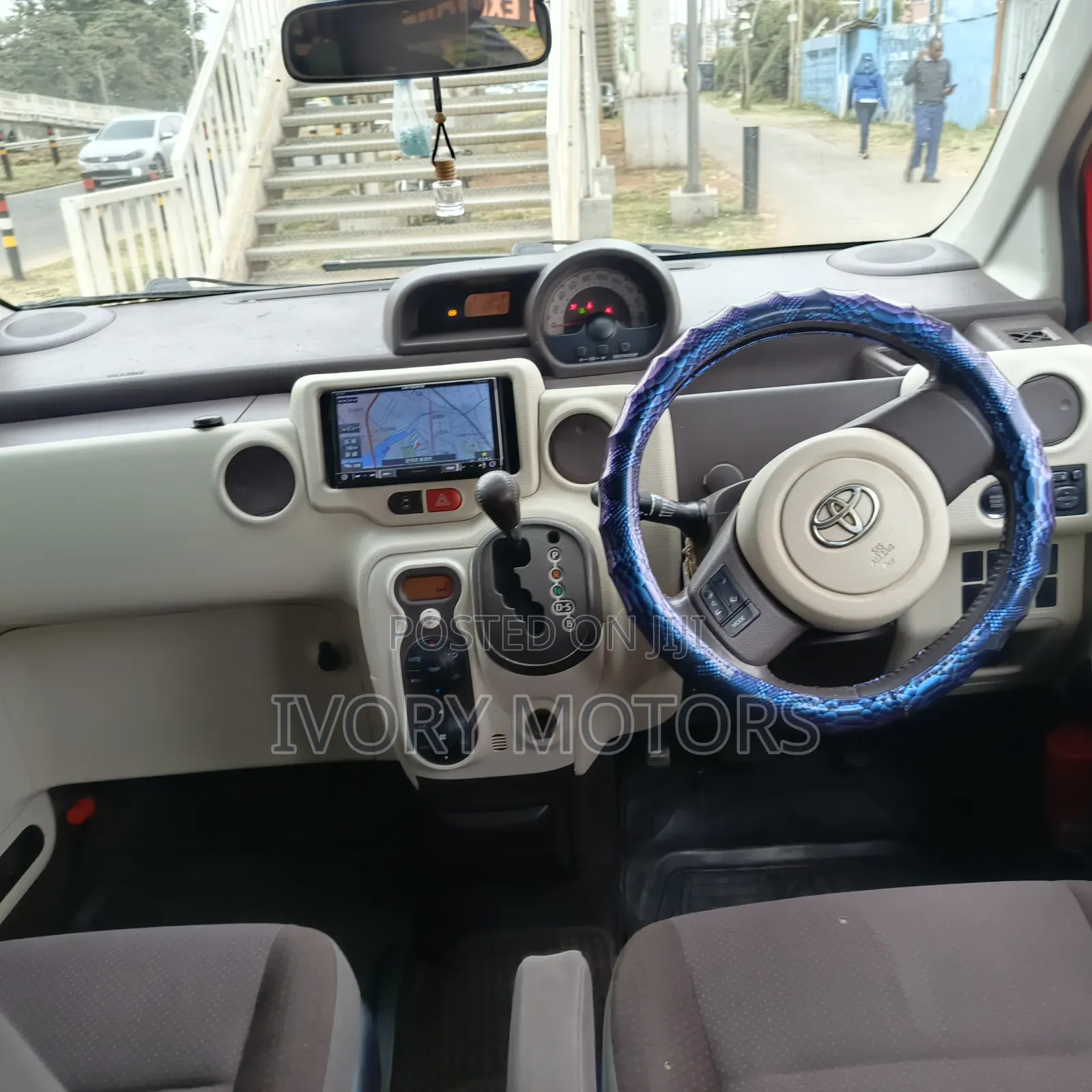 Toyota Porte 2015 Red