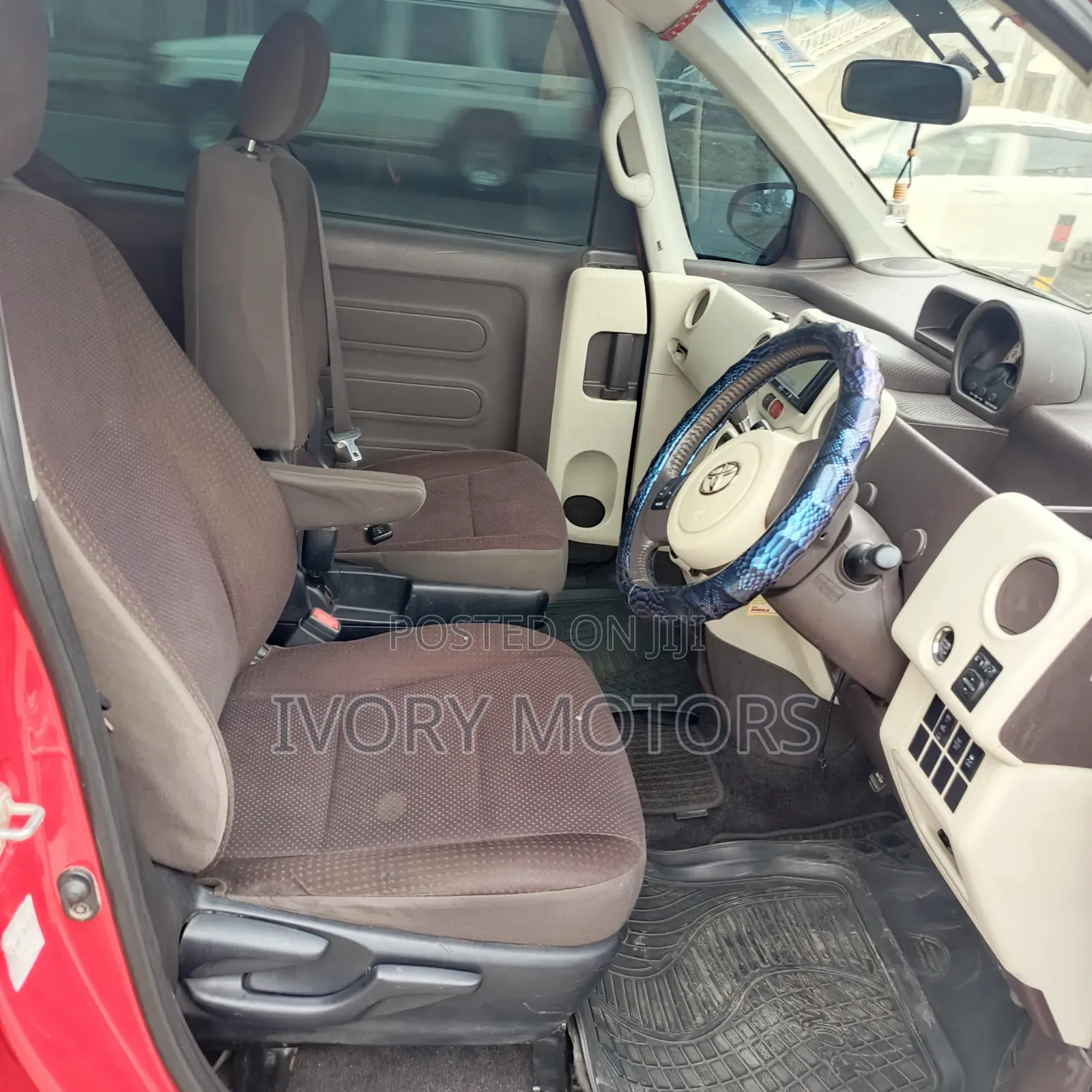 Toyota Porte 2015 Red