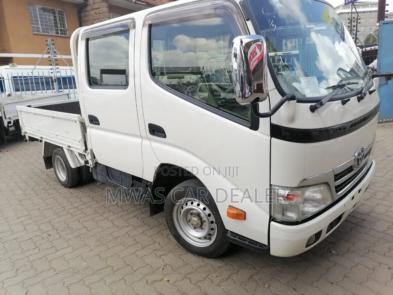 Selling Toyota Dyna Double Cab Petrol