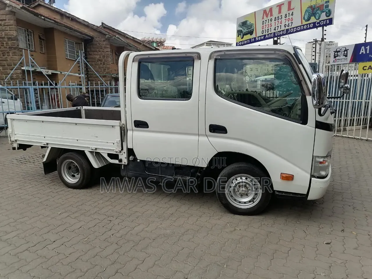 Selling Toyota Dyna Double Cab Petrol