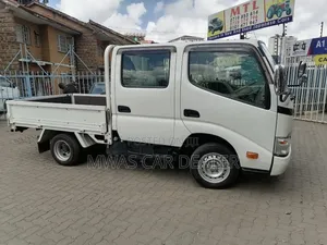 Selling Toyota Dyna Double Cab Petrol