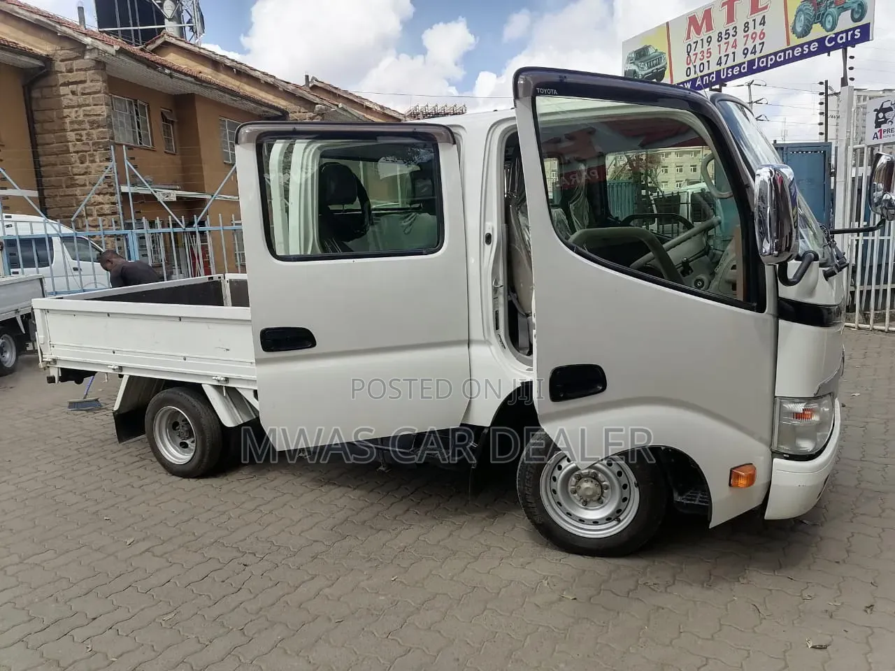 Selling Toyota Dyna Double Cab Petrol
