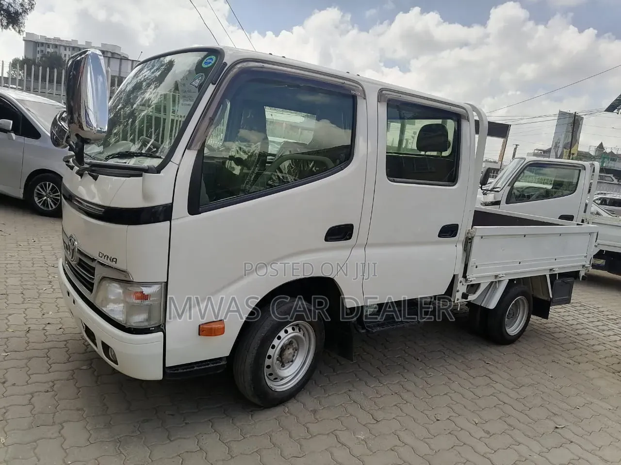 Selling Toyota Dyna Double Cab Petrol