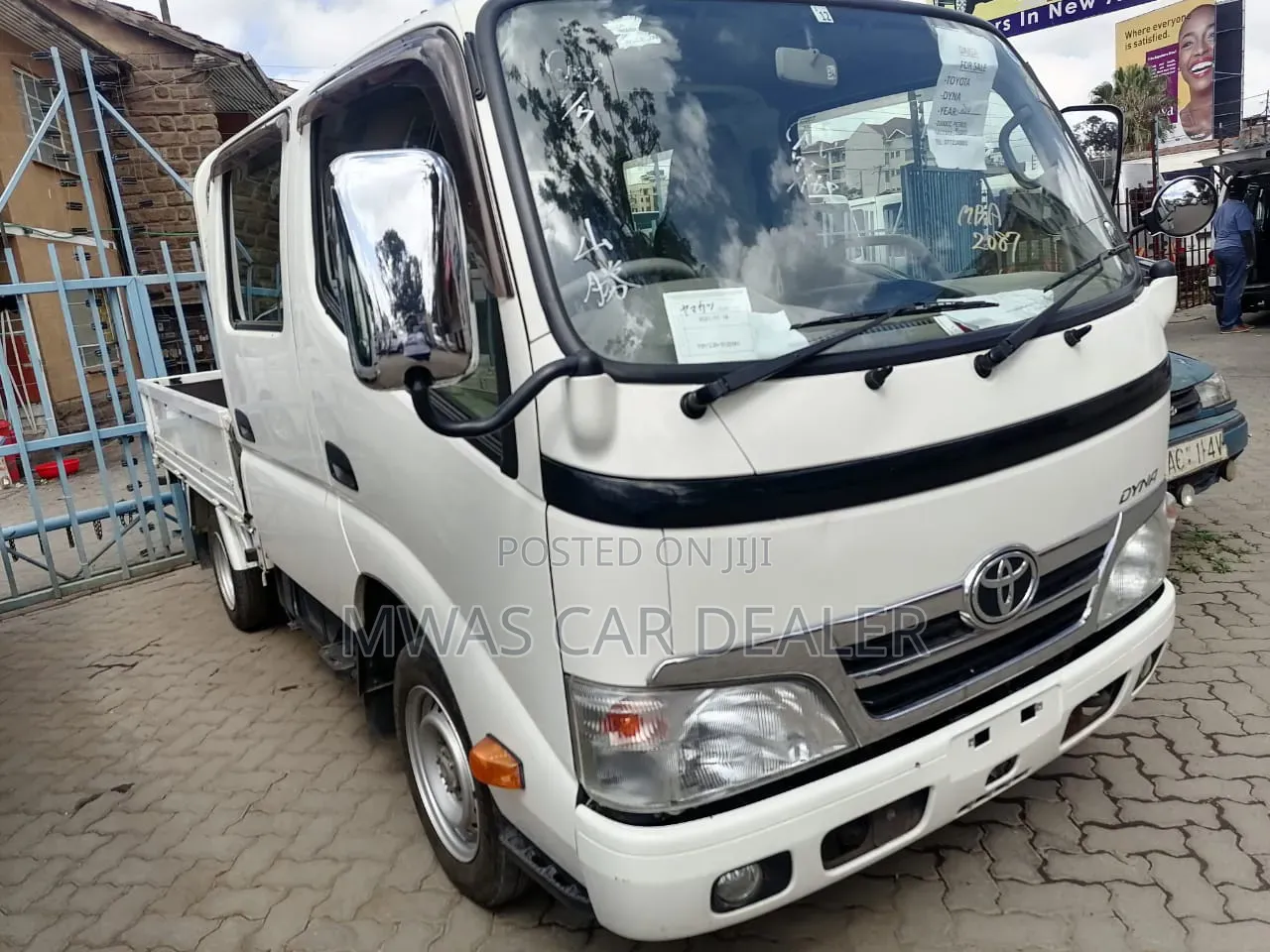 Selling Toyota Dyna Double Cab Petrol