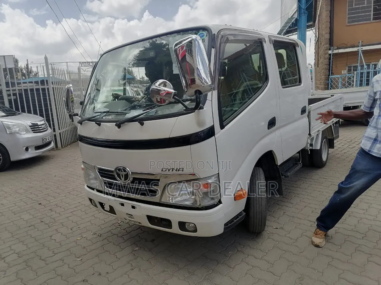 Selling Toyota Dyna Double Cab Petrol