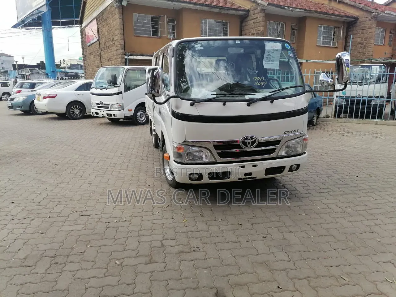 Selling Toyota Dyna Double Cab Petrol